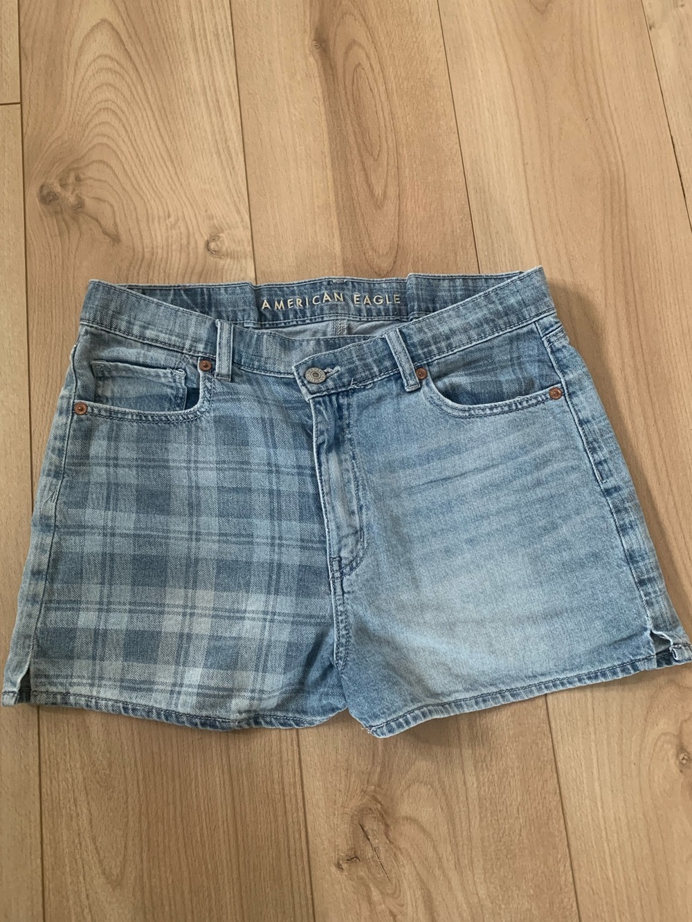 American Eagle Cross-Over Mom Short